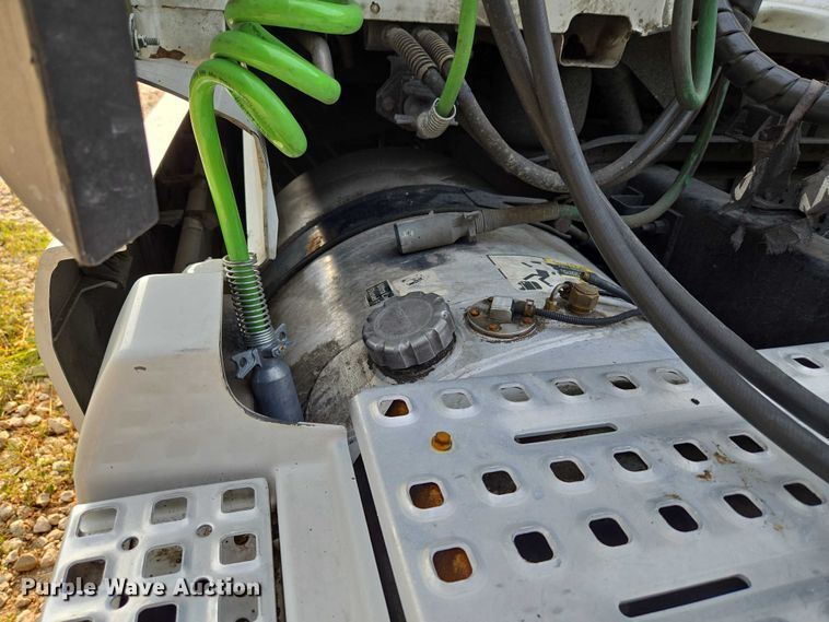 image for item EU3536 2019 Volvo Truck VNL semi truck