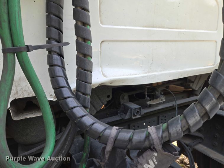 image for item EU3536 2019 Volvo Truck VNL semi truck