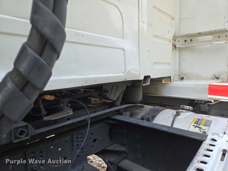 image for item EU3536 2019 Volvo Truck VNL semi truck