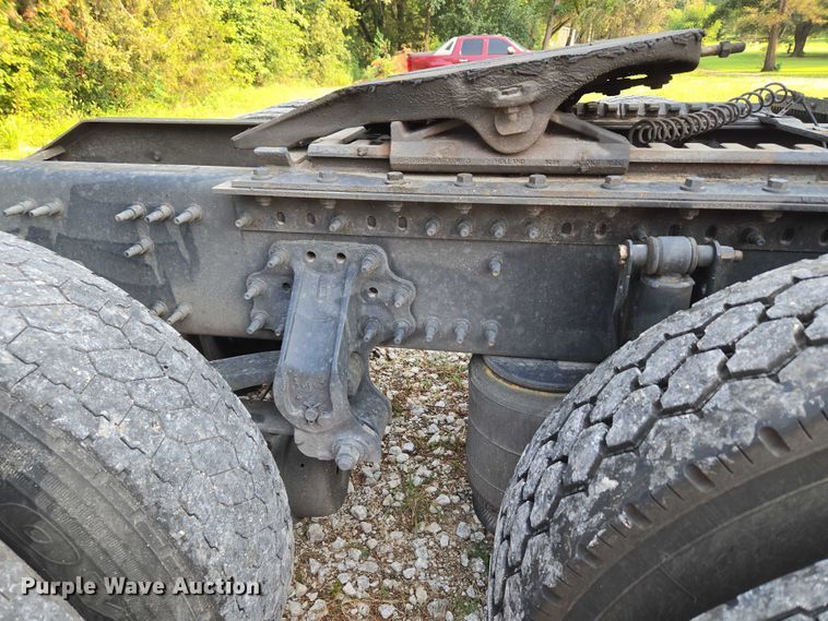 image for item EU3536 2019 Volvo Truck VNL semi truck