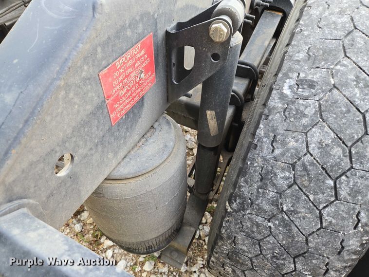 image for item EU3536 2019 Volvo Truck VNL semi truck