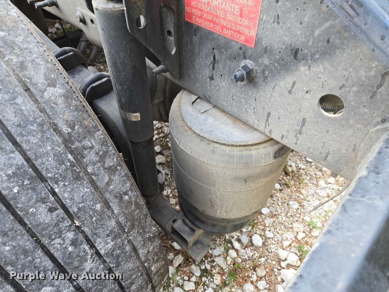 image for item EU3536 2019 Volvo Truck VNL semi truck