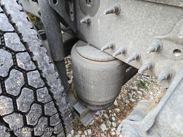 image for item EU3536 2019 Volvo Truck VNL semi truck