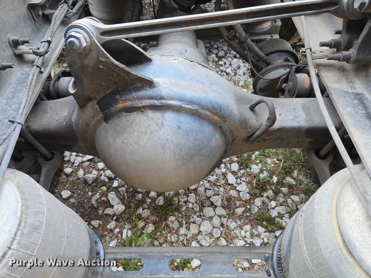 image for item EU3536 2019 Volvo Truck VNL semi truck