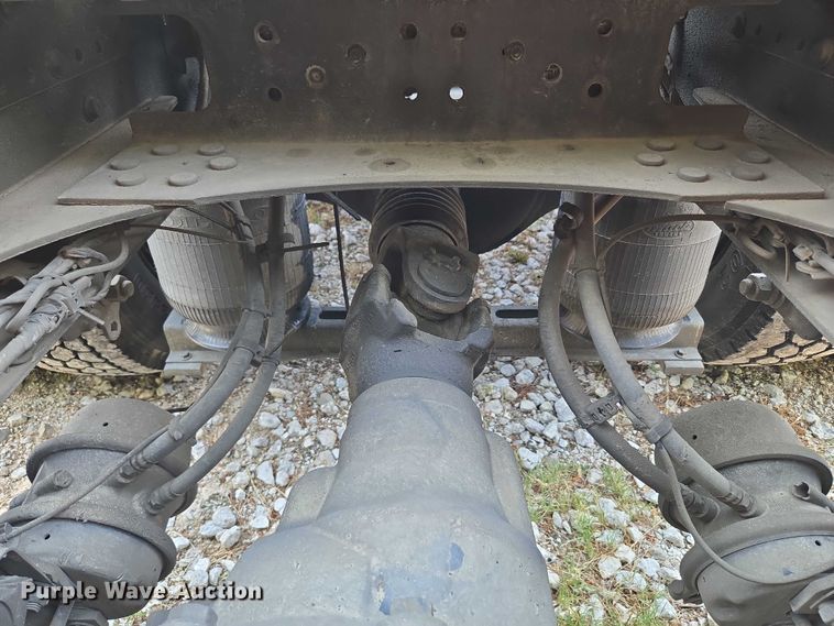 image for item EU3536 2019 Volvo Truck VNL semi truck