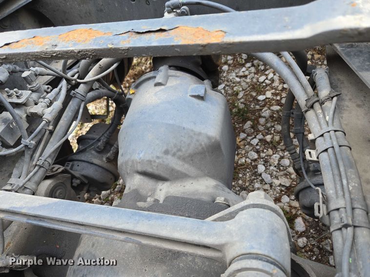 image for item EU3536 2019 Volvo Truck VNL semi truck