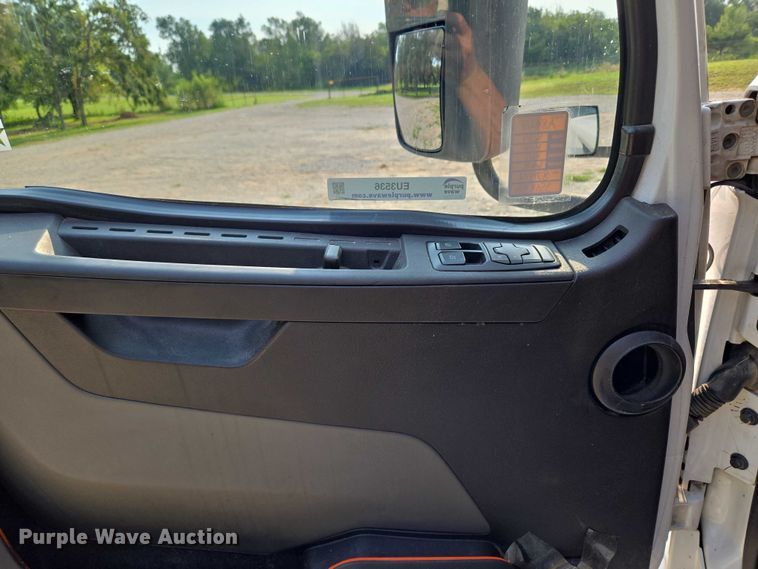 image for item EU3536 2019 Volvo Truck VNL semi truck