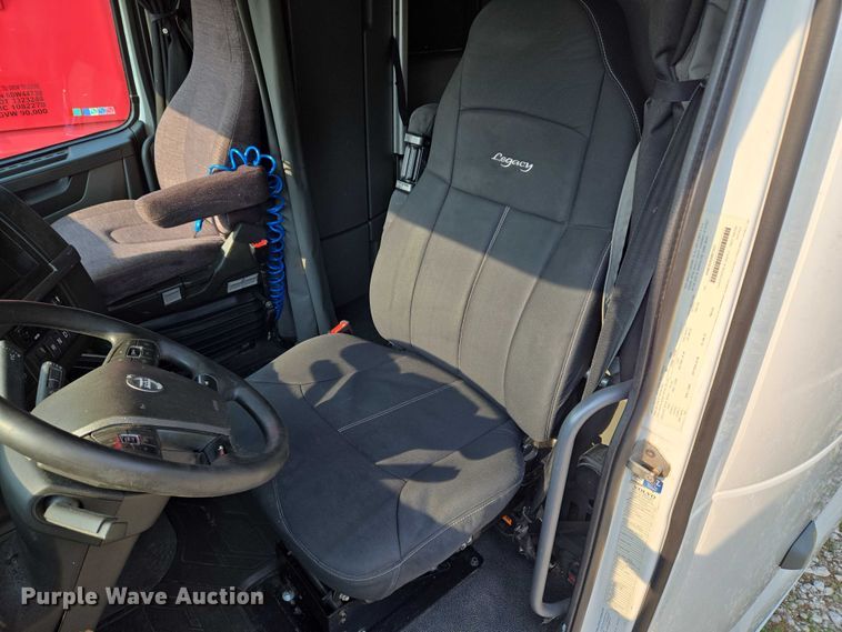 image for item EU3536 2019 Volvo Truck VNL semi truck