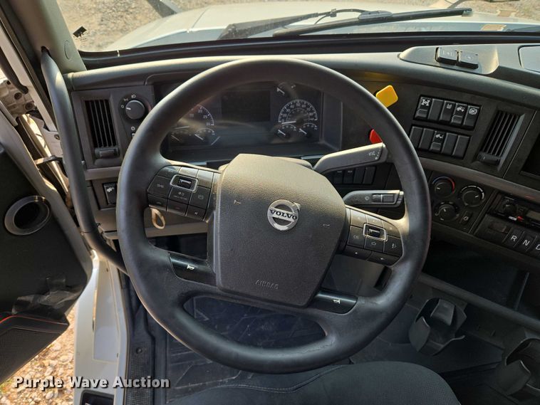 image for item EU3536 2019 Volvo Truck VNL semi truck