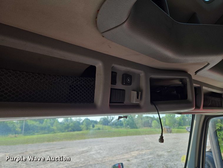 image for item EU3536 2019 Volvo Truck VNL semi truck