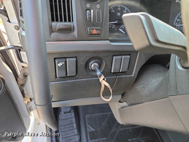 image for item EU3536 2019 Volvo Truck VNL semi truck