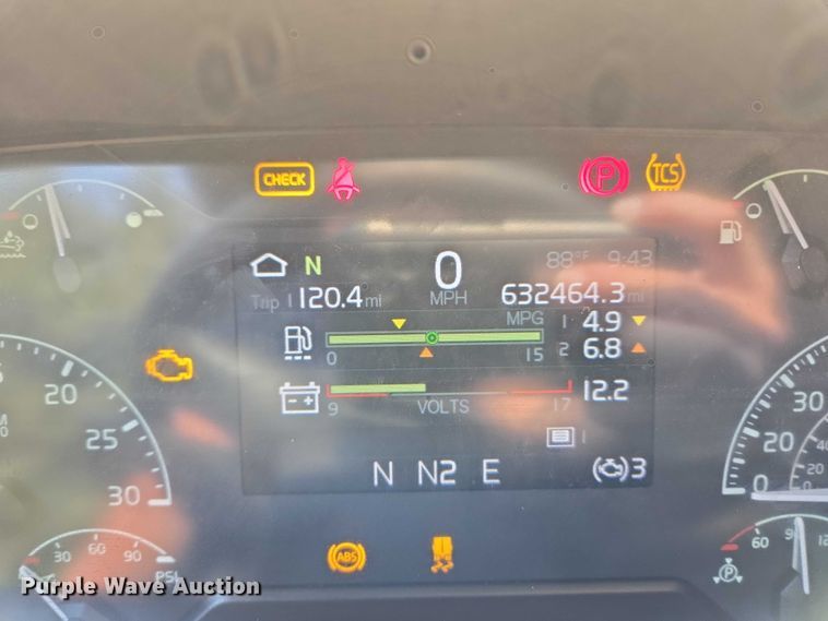 image for item EU3536 2019 Volvo Truck VNL semi truck