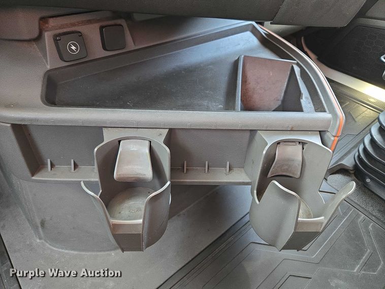 image for item EU3536 2019 Volvo Truck VNL semi truck