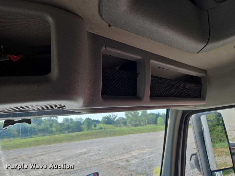 image for item EU3536 2019 Volvo Truck VNL semi truck