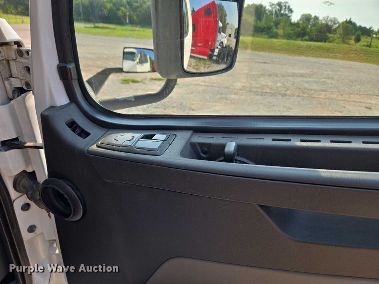 image for item EU3536 2019 Volvo Truck VNL semi truck