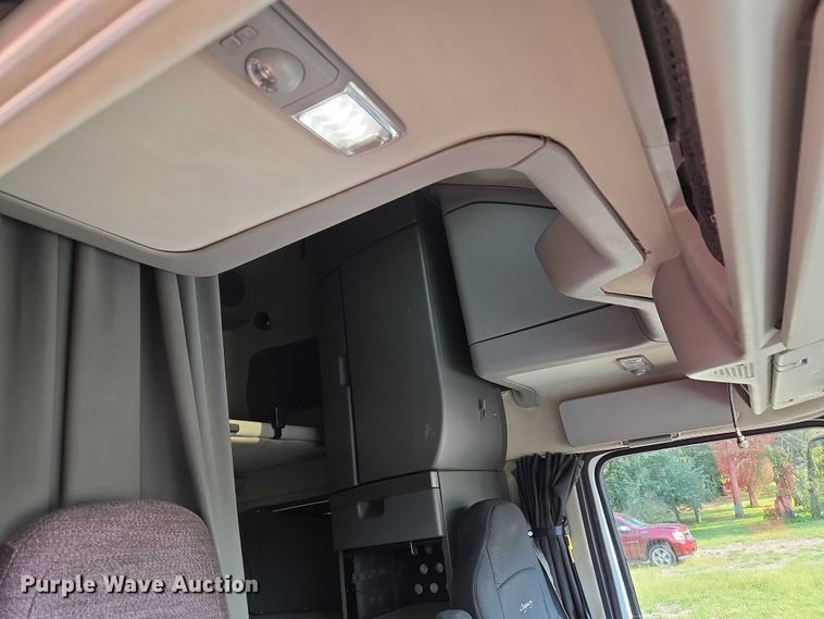 image for item EU3536 2019 Volvo Truck VNL semi truck