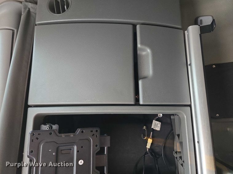 image for item EU3536 2019 Volvo Truck VNL semi truck