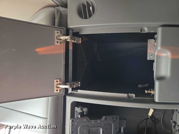 image for item EU3536 2019 Volvo Truck VNL semi truck