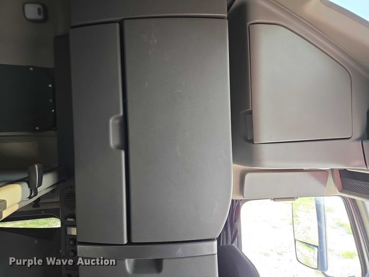 image for item EU3536 2019 Volvo Truck VNL semi truck