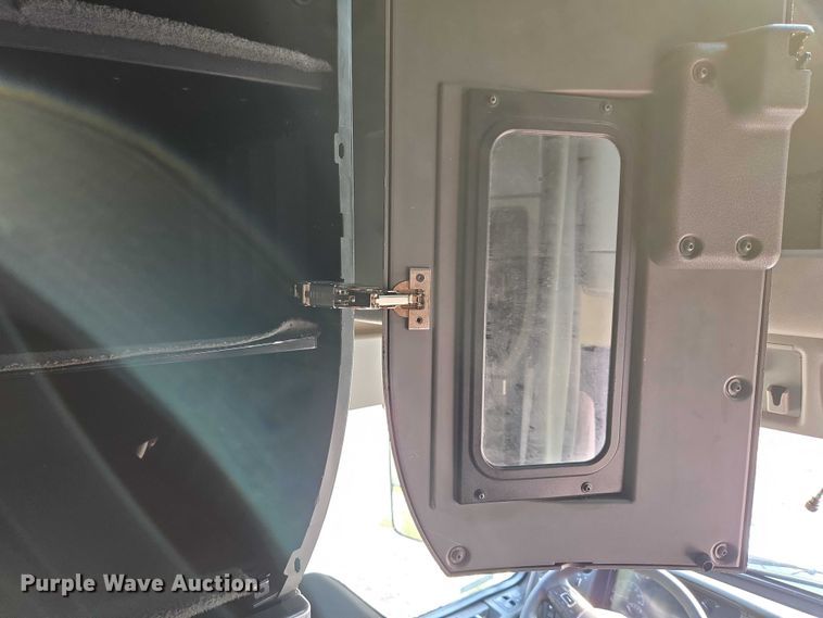 image for item EU3536 2019 Volvo Truck VNL semi truck