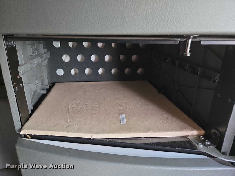 image for item EU3536 2019 Volvo Truck VNL semi truck