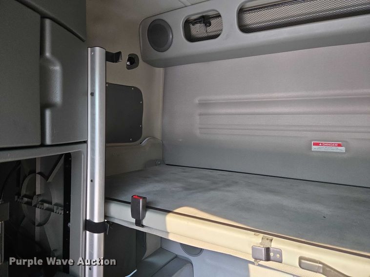 image for item EU3536 2019 Volvo Truck VNL semi truck