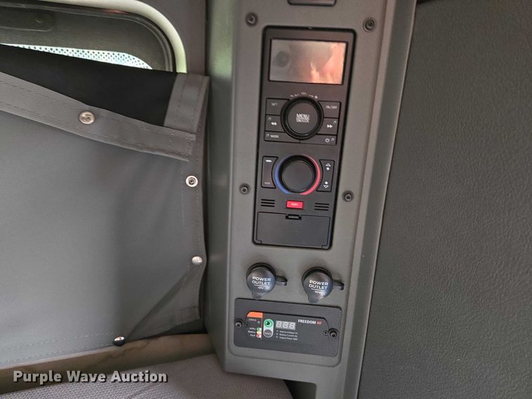 image for item EU3536 2019 Volvo Truck VNL semi truck