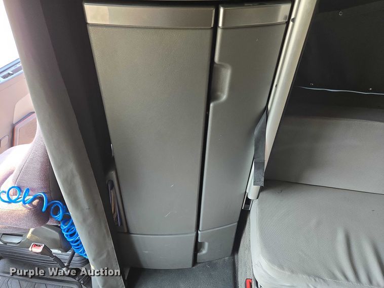 image for item EU3536 2019 Volvo Truck VNL semi truck