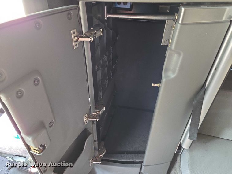 image for item EU3536 2019 Volvo Truck VNL semi truck