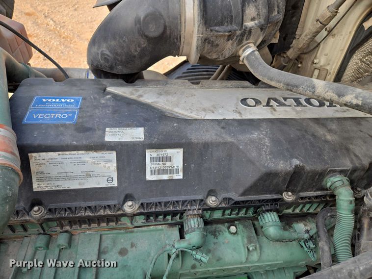 image for item EU3536 2019 Volvo Truck VNL semi truck