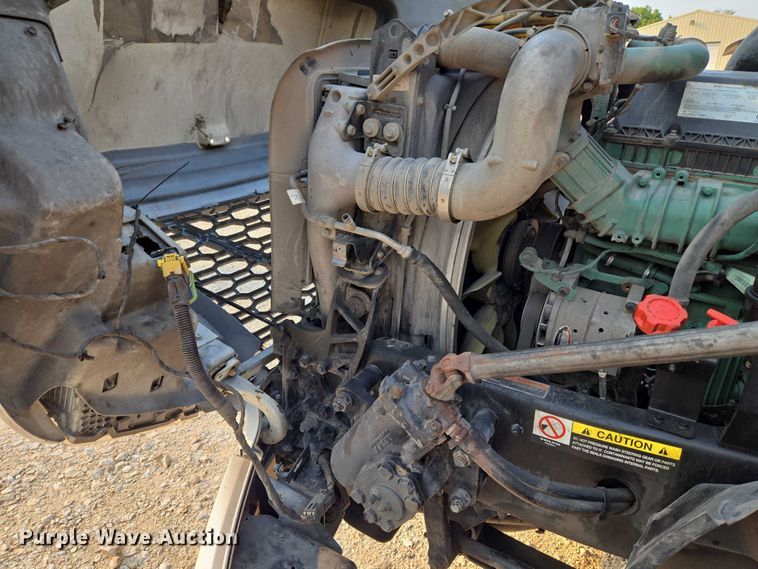 image for item EU3536 2019 Volvo Truck VNL semi truck