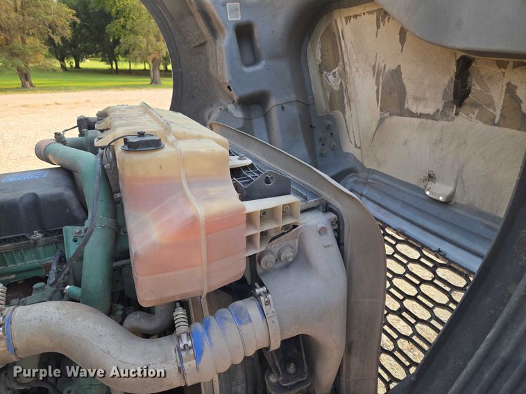 image for item EU3536 2019 Volvo Truck VNL semi truck