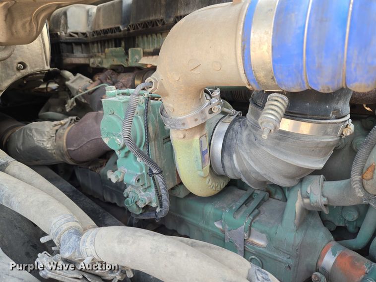 image for item EU3536 2019 Volvo Truck VNL semi truck