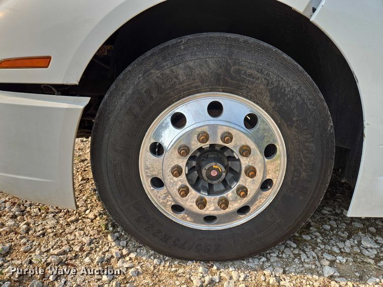 image for item EU3536 2019 Volvo Truck VNL semi truck