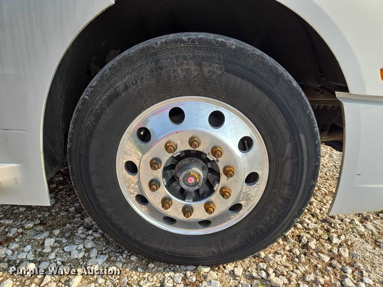 image for item EU3536 2019 Volvo Truck VNL semi truck