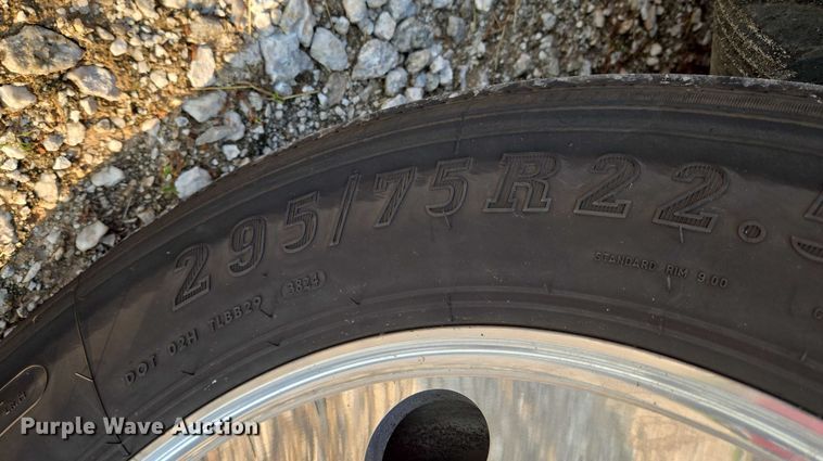 image for item EU3536 2019 Volvo Truck VNL semi truck