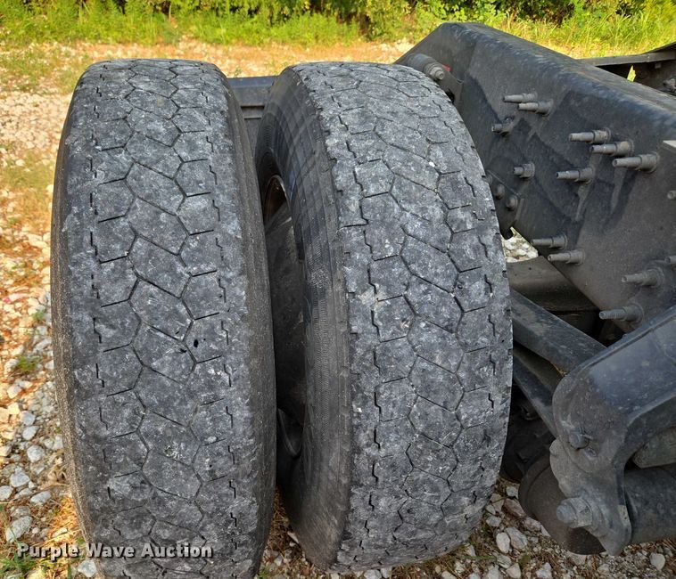 image for item EU3536 2019 Volvo Truck VNL semi truck