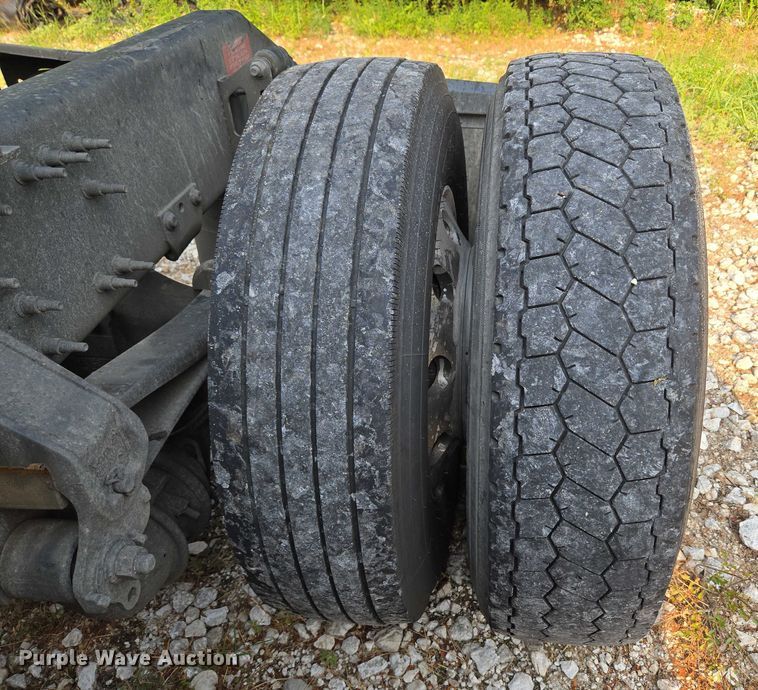 image for item EU3536 2019 Volvo Truck VNL semi truck