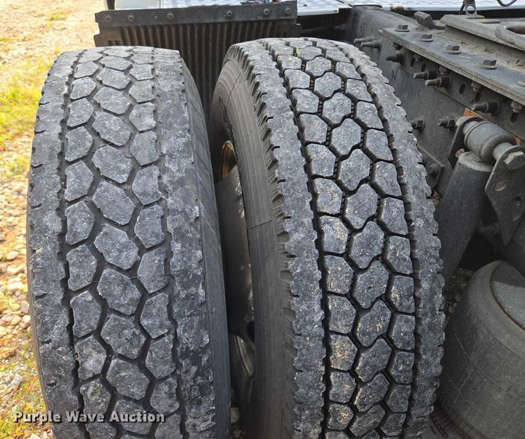 image for item EU3536 2019 Volvo Truck VNL semi truck