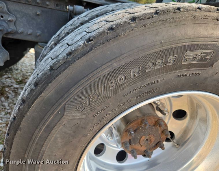 image for item EU3536 2019 Volvo Truck VNL semi truck