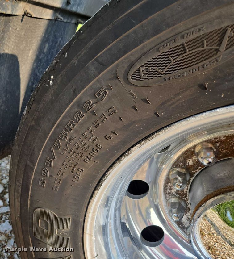 image for item EU3536 2019 Volvo Truck VNL semi truck