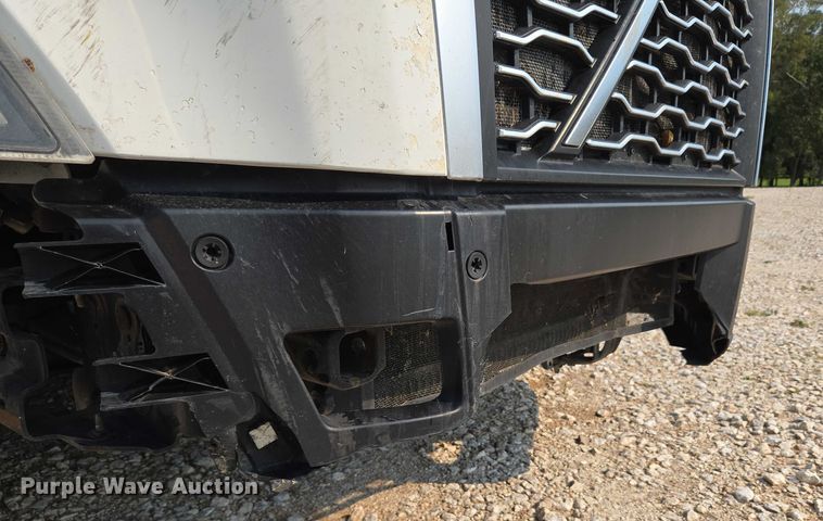 image for item EU3537 2019 Volvo VNL760 semi truck