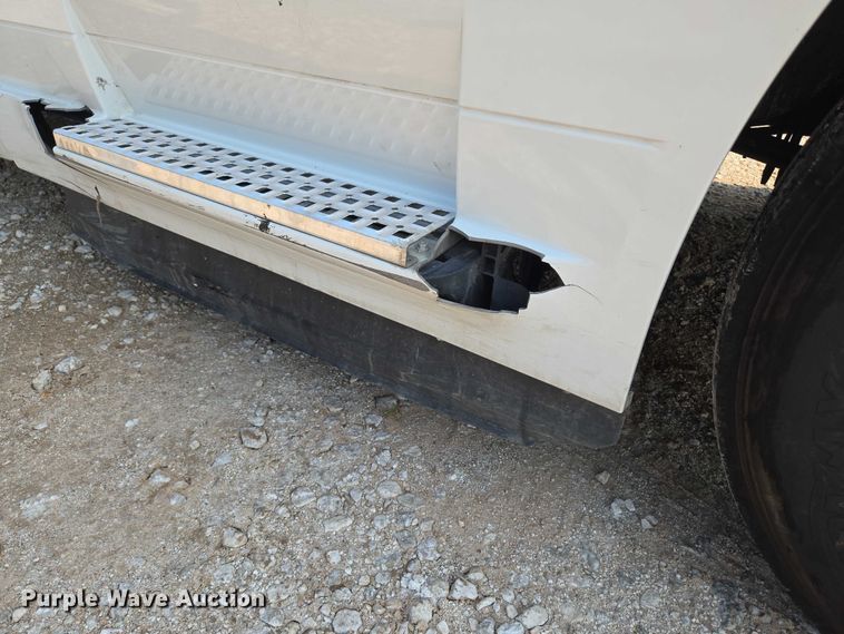 image for item EU3537 2019 Volvo VNL760 semi truck