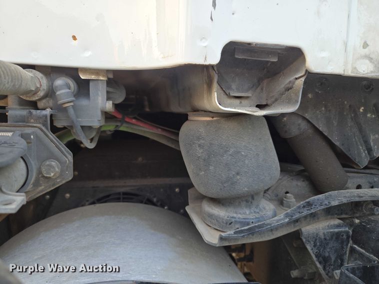 image for item EU3537 2019 Volvo VNL760 semi truck