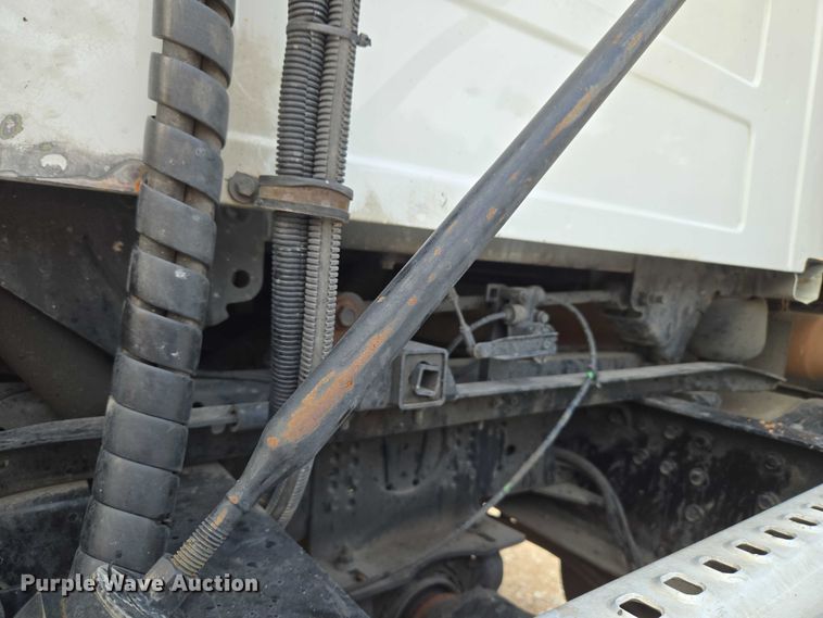 image for item EU3537 2019 Volvo VNL760 semi truck