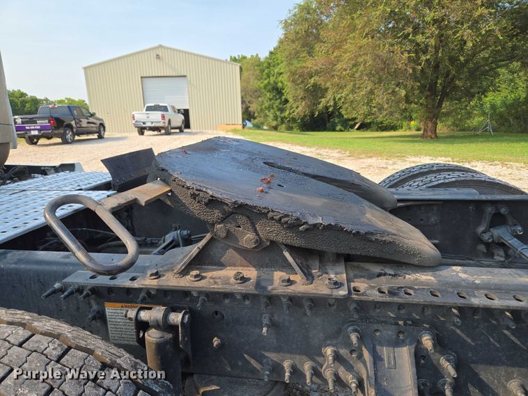 image for item EU3537 2019 Volvo VNL760 semi truck