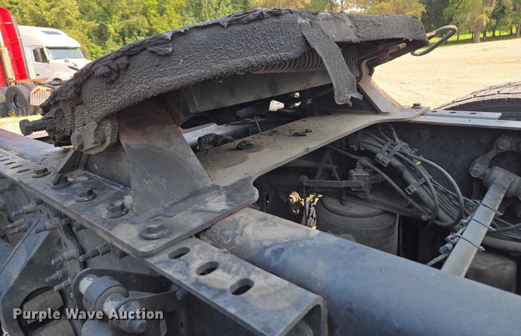 image for item EU3537 2019 Volvo VNL760 semi truck