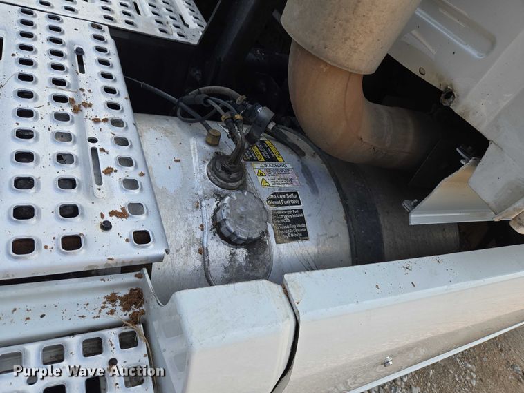 image for item EU3537 2019 Volvo VNL760 semi truck