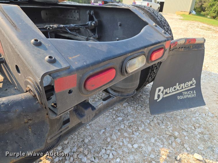 image for item EU3537 2019 Volvo VNL760 semi truck