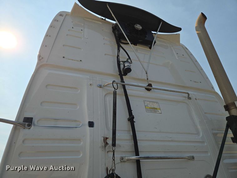 image for item EU3537 2019 Volvo VNL760 semi truck